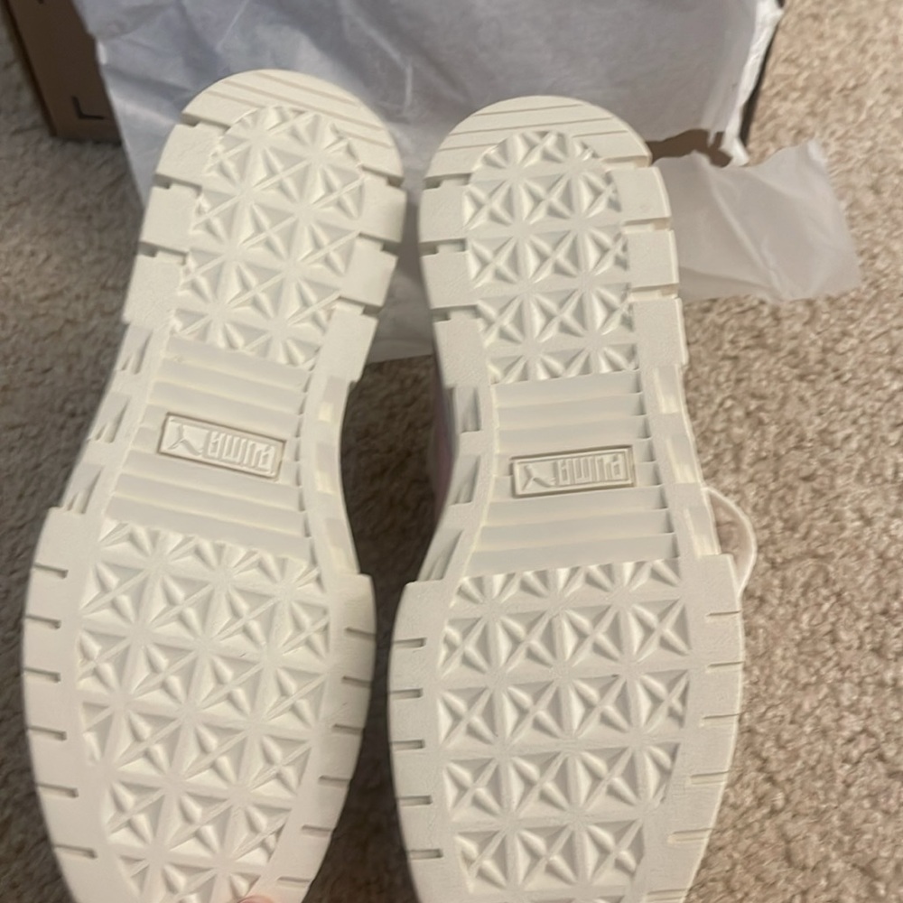 Puma platform Sneaker, size 9.5 (40.5 EU), white with light pink details - Picture 5 of 5